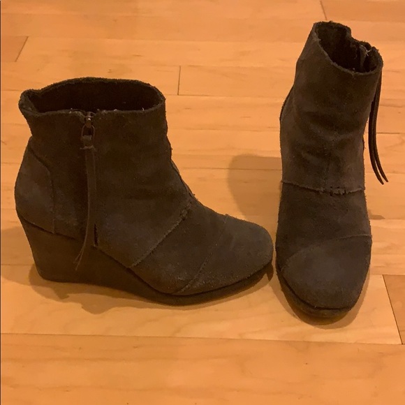 TOMS Suede Desert Wedge Tassel Zip Bootie size 5 - Picture 2 of 9